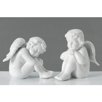Ange assis, en porcelaine L. 15 x 9 x H. 16 cm